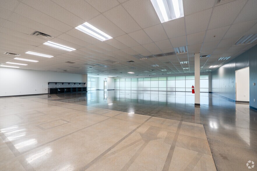 More Photos Of 12900 W Airport Blvd, Sugar Land Distribution For Lease