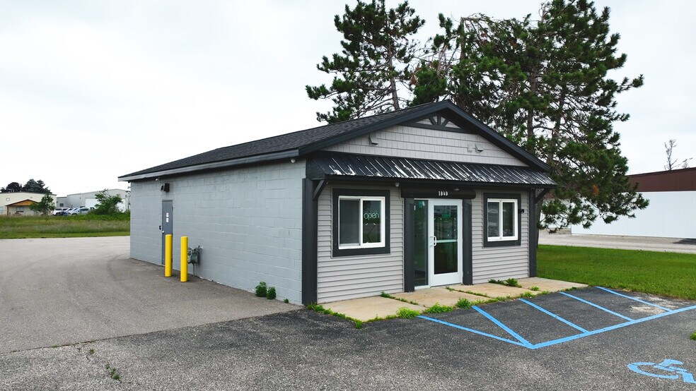 Primary Photo Of 1848 Dickerson Rd, Gaylord General Retail For Sale