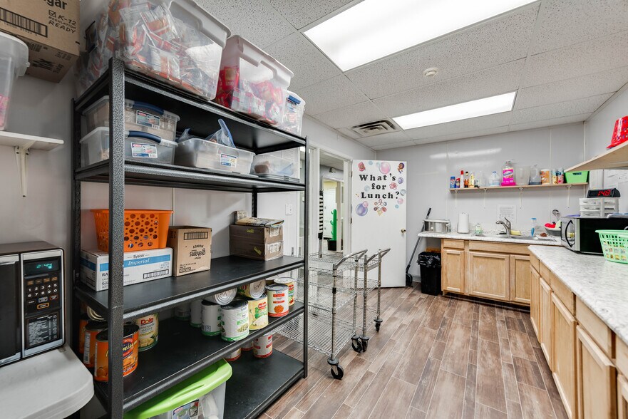 More Photos Of 815 N Grant St, Odessa Freestanding For Sale