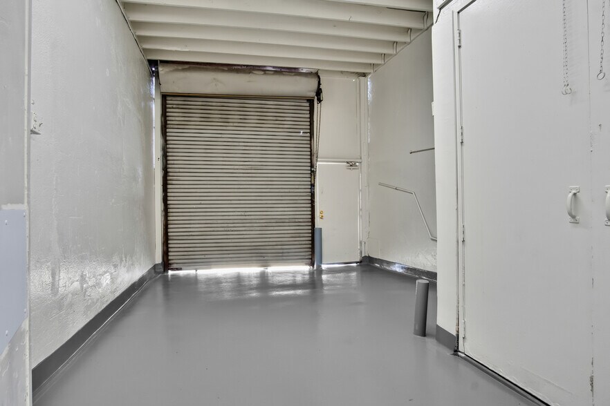 More Photos Of 10650-10658 Burbank Blvd, North Hollywood Food Processing For Lease