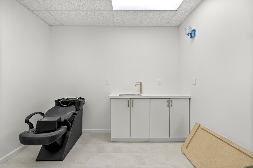 More Photos Of 27621 Warren Rd, Garden City Freestanding For Lease