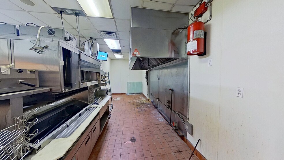 More Photos Of 390 Eighth Ave, New York Freestanding For Lease