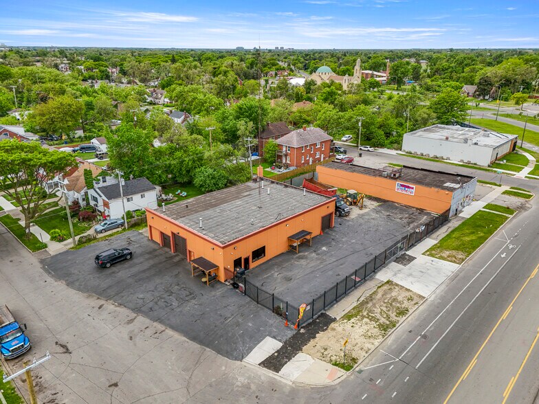 More Photos Of 8301 W Chicago, Detroit Flex For Sale