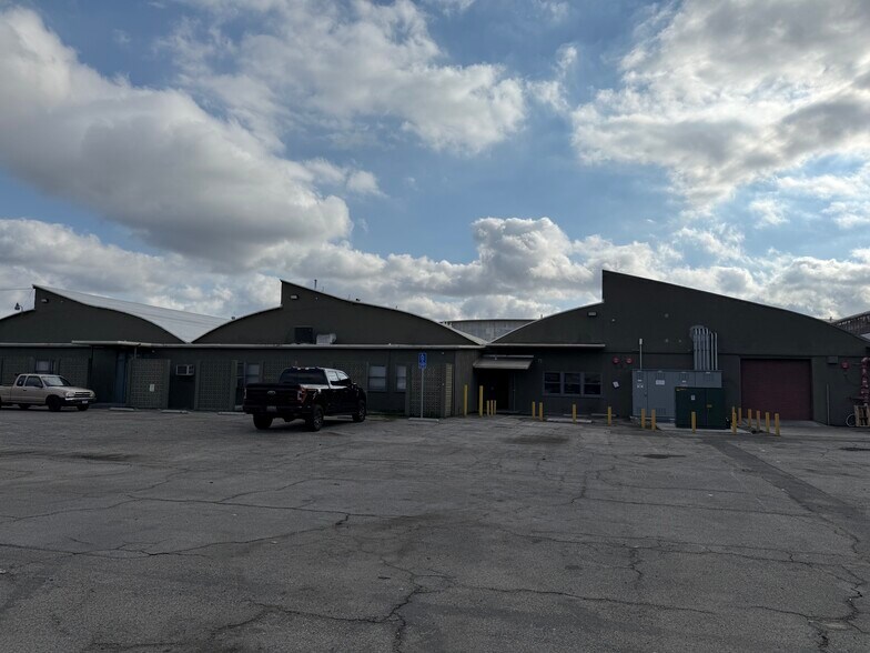 More Photos Of 2300 E Curry St, Long Beach Warehouse For Lease