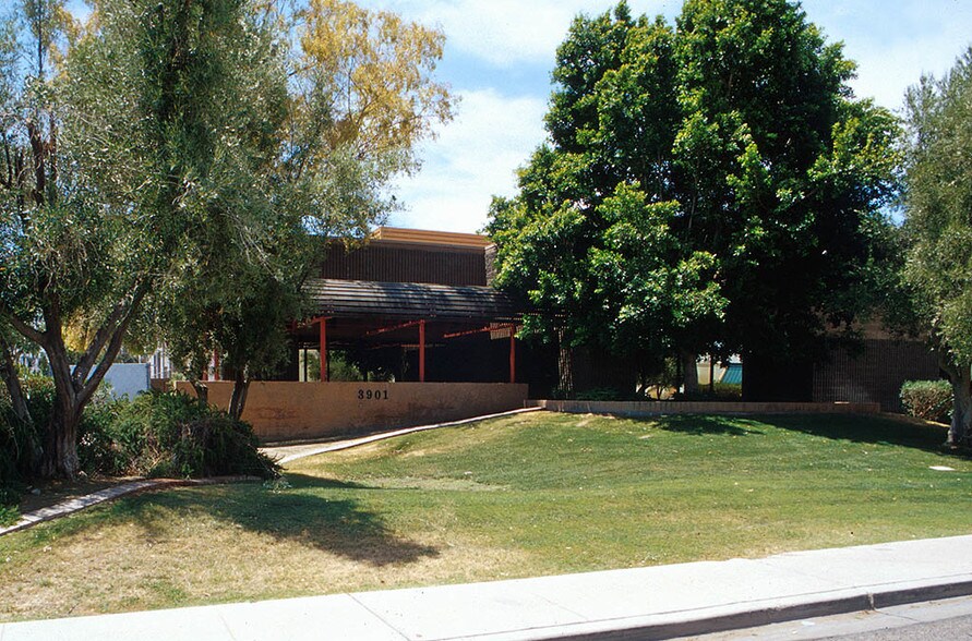 More Photos Of 3901 E Roeser Rd, Phoenix Distribution For Lease