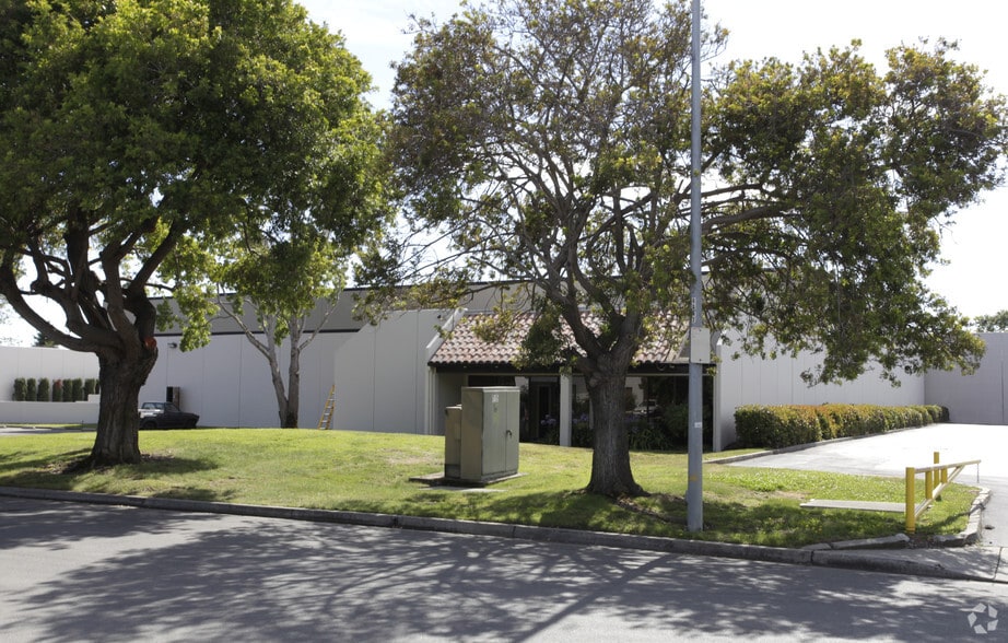 More Photos Of 23899 Foley St, Hayward Warehouse For Lease