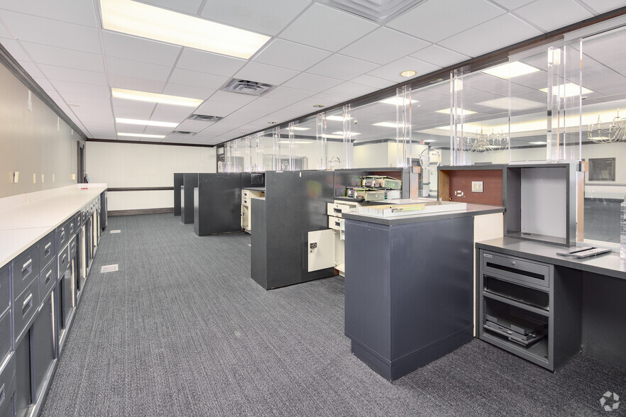 More Photos Of 1701 Financial Loop, Woodbridge Bank For Lease