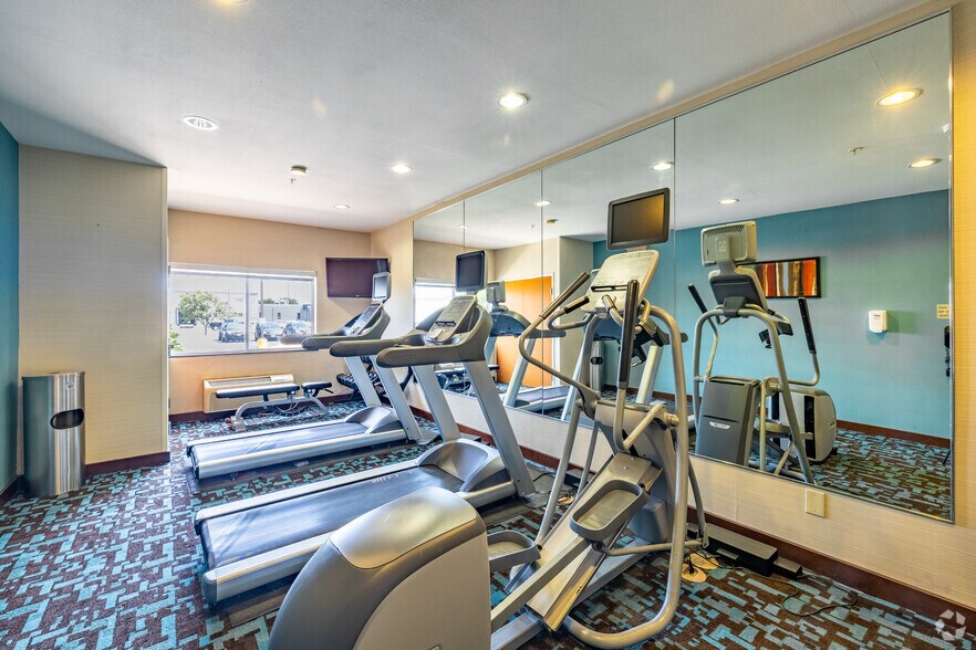 More Photos Of 4221 Industrial Ave, Lincoln Hotel For Sale