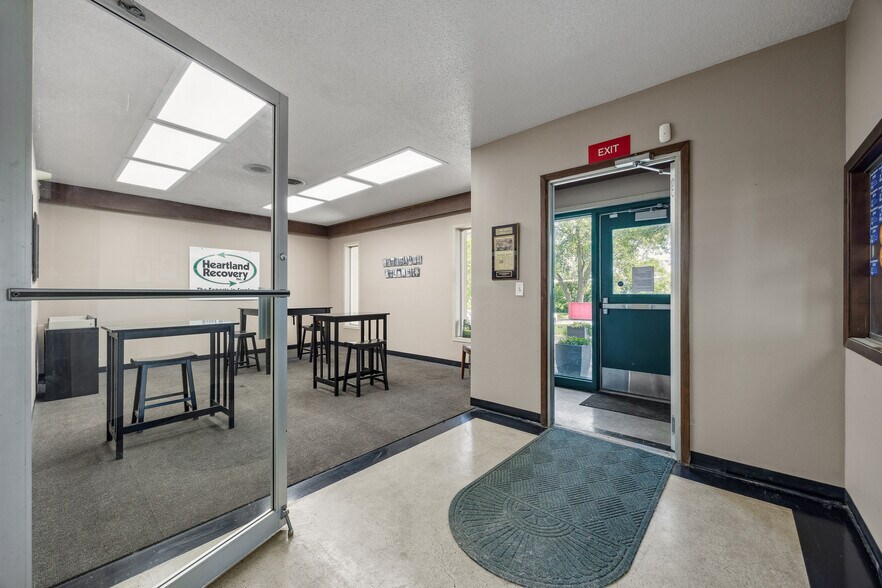 More Photos Of 2860 Industrial Park Rd, Iowa City Warehouse For Sale