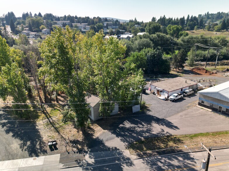 More Photos Of 427 Troy Rd, Moscow Warehouse For Sale