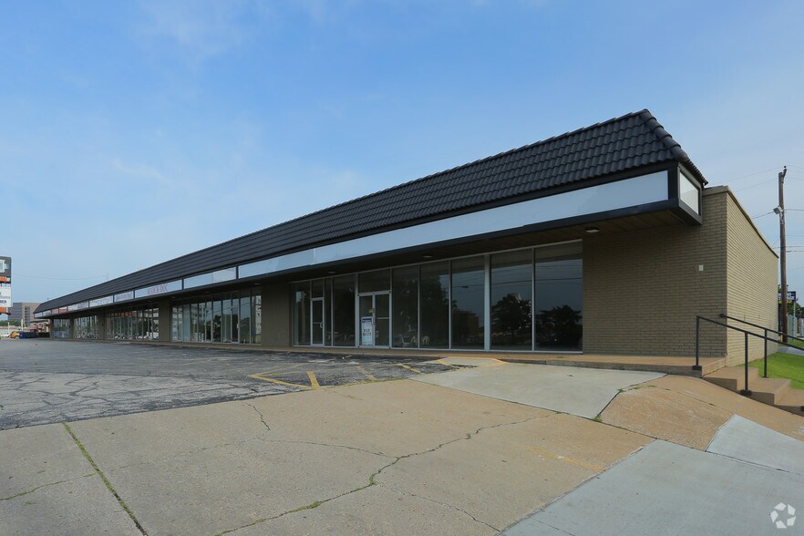Primary Photo Of 5073-5099 E 51st St, Tulsa General Retail For Lease