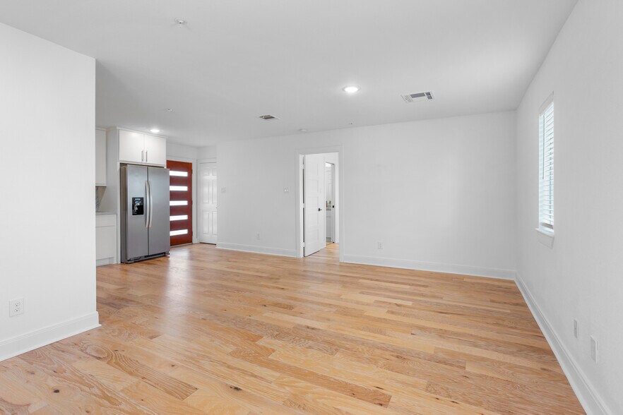 More Photos Of 319 Eastwood St, Houston Apartments For Sale