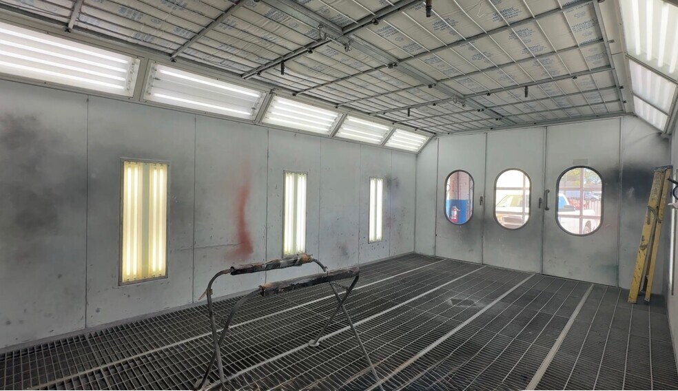 More Photos Of 132-136 S Long Beach Rd, Rockville Centre Auto Repair For Lease