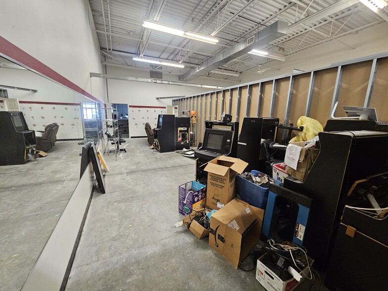 More Photos Of 1811-1833 Mckees Rocks Rd, McKees Rocks Storefront For Lease