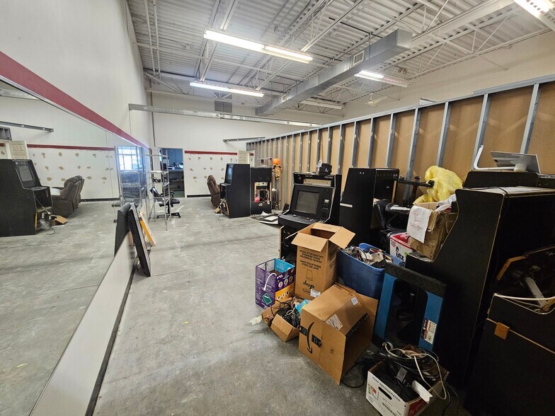 More Photos Of 1811-1833 Mckees Rocks Rd, McKees Rocks Storefront For Lease