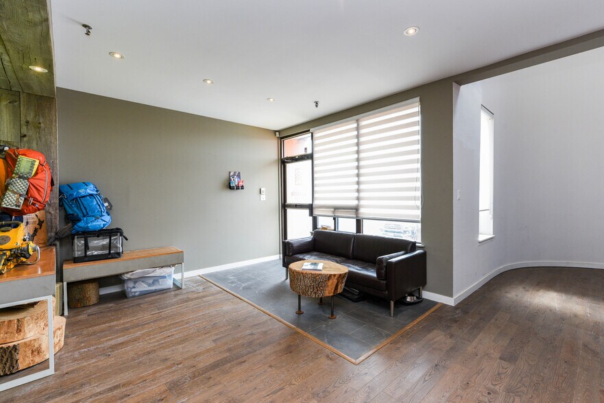 More Photos Of 750 Oakdale Rd, Toronto Light Distribution For Sale