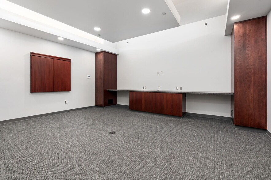 More Photos Of 7060 N Fresno St, Fresno Office For Lease