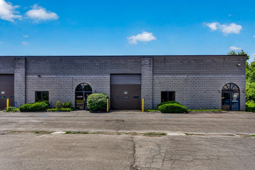 More Photos Of 34 Patria Rd, South Windsor Flex For Lease