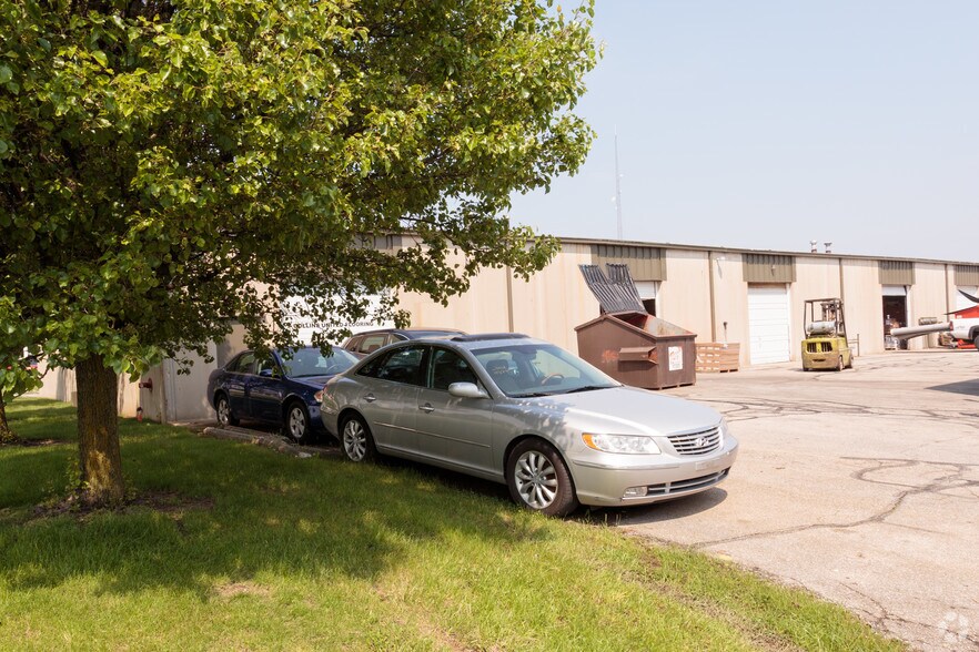 More Photos Of 904-998 3rd Ave SW, Carmel Light Distribution For Lease