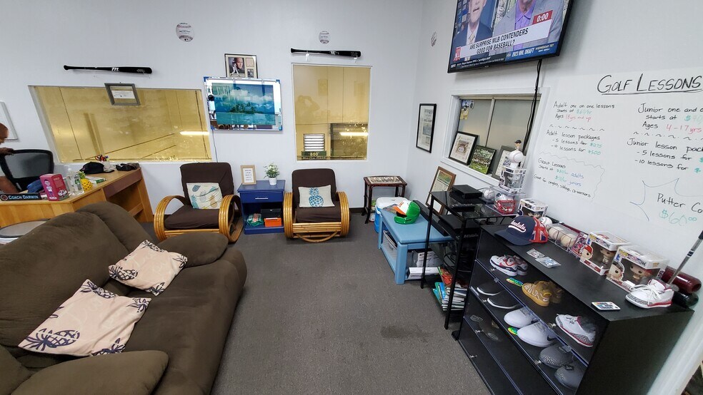 More Photos Of 2290 Alahao Pl, Honolulu Warehouse For Lease