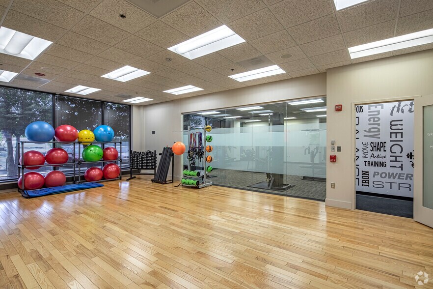 More Photos Of 13873 Park Center Rd, Herndon Office For Lease