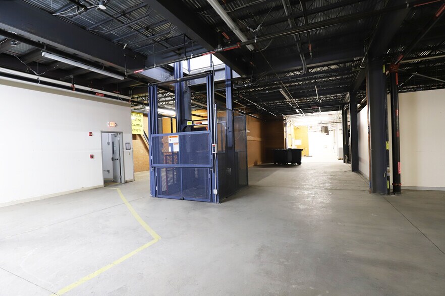 More Photos Of 1034 Pearl St, Brockton Warehouse For Lease