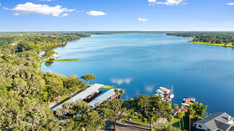 More Photos Of 1485 Lakeview Dr, Deland Hotel For Sale
