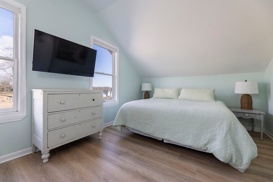 More Photos Of 830 Stonington Rd, Stonington Marina For Sale