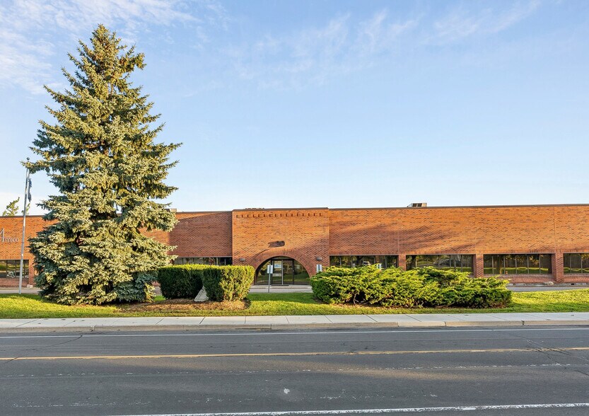 More Photos Of 20 E Pearce St, Richmond Hill Flex For Lease
