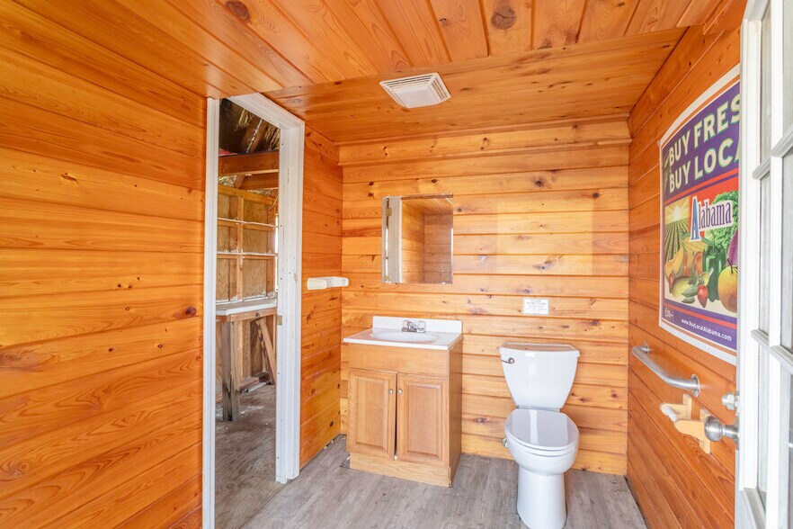 More Photos Of 2356 Alabama River Pky, Millbrook Flex For Sale