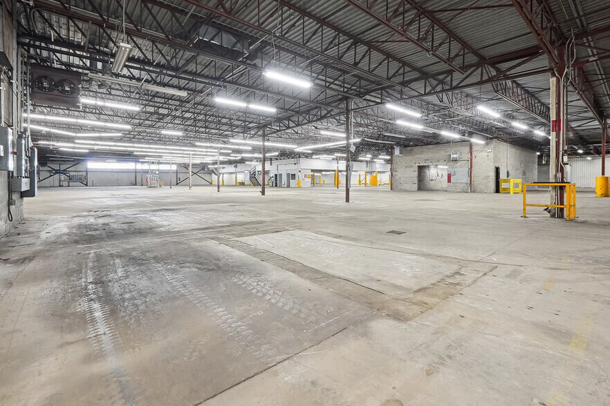 More Photos Of 800 Rue Pierre-Caisse, Saint-jean-sur-richelieu Manufacturing For Lease