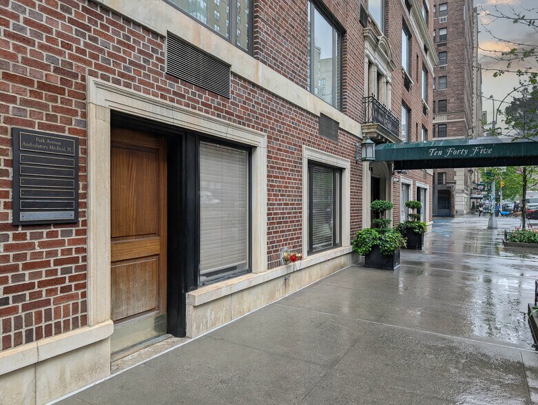 Primary Photo Of 1045 Park Ave, New York Apartments For Sale