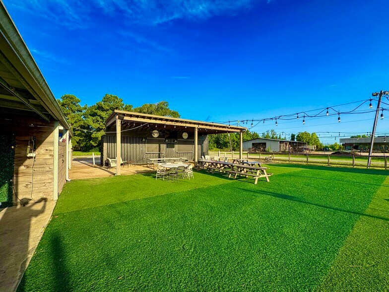 More Photos Of 6223 W Roundbunch Rd, Orange Restaurant For Sale