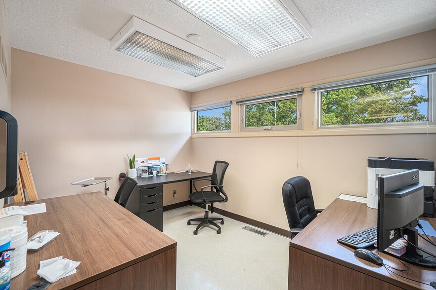 More Photos Of 2 Holly Ln, Paola Medical For Sale