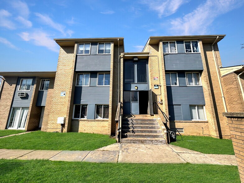 More Photos Of 806 Cherry St, Toledo Apartments For Sale
