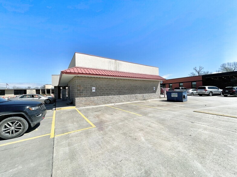 More Photos Of 601-605 E Emma Ave, Springdale Convenience Store For Sale