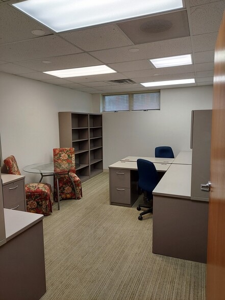 More Photos Of 14111-14165 Robert Paris Ct, Chantilly Office For Sale