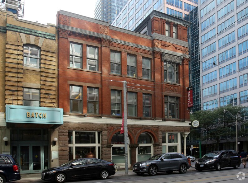 More Photos Of 2 Lombard St, Toronto Office For Lease
