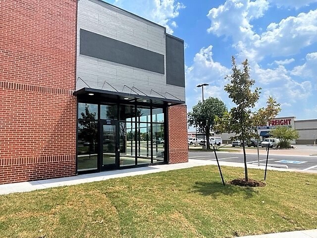 More Photos Of 3824-3826 S Broadway, Edmond General Retail For Sale