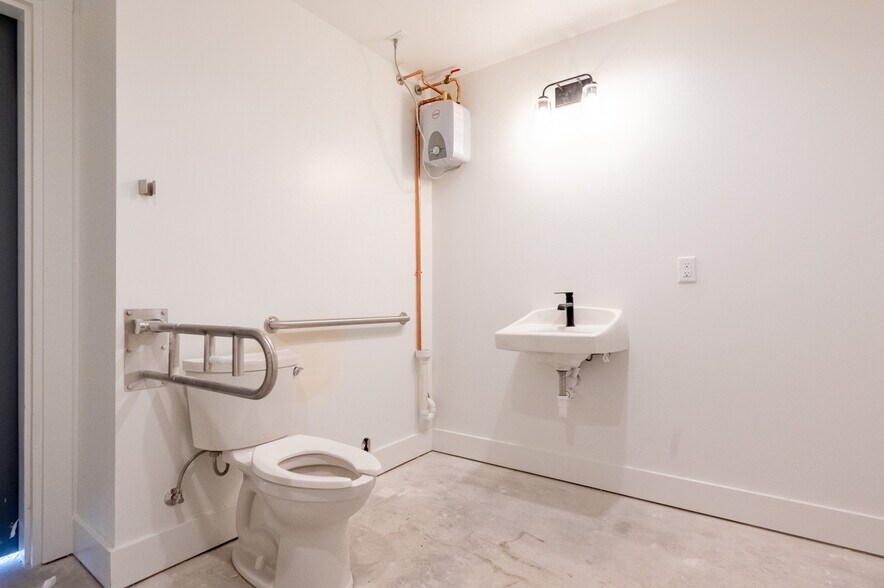 More Photos Of 255 Garden Dr, Bozeman Flex For Lease
