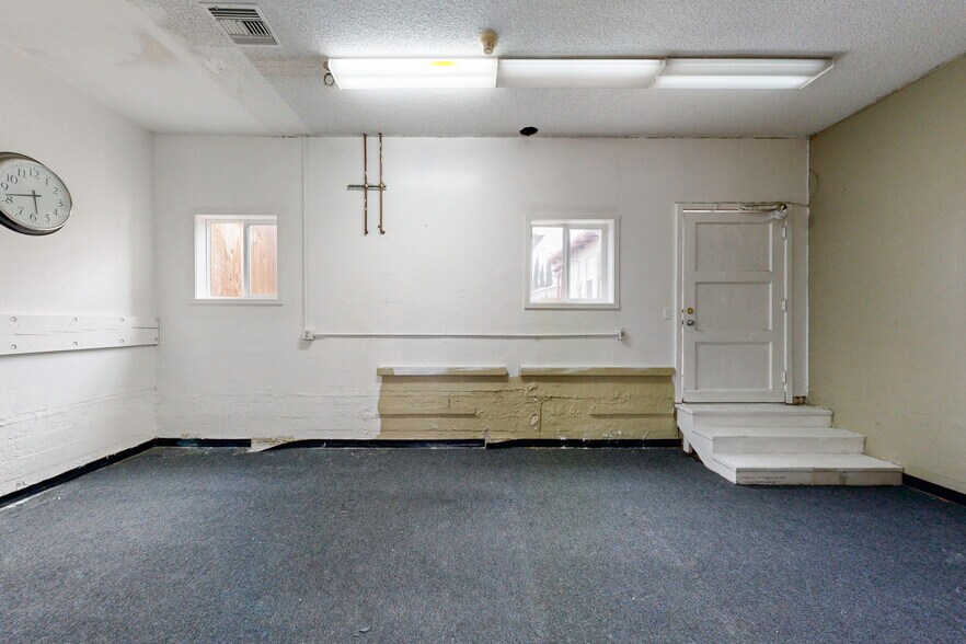 More Photos Of 375-377 MacArthur Blvd, San Leandro Freestanding For Lease