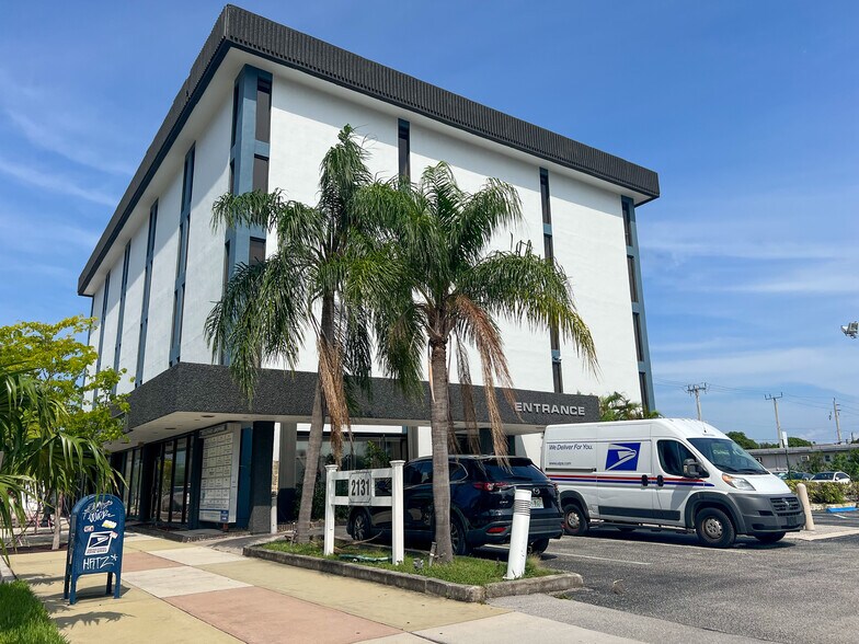 Primary Photo Of 2131 Hollywood Blvd, Hollywood Office Residential For Lease