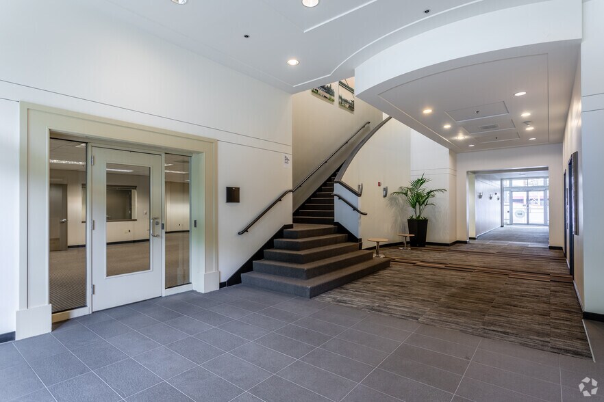 More Photos Of 1650 NW Naito Pky, Portland Office For Sale
