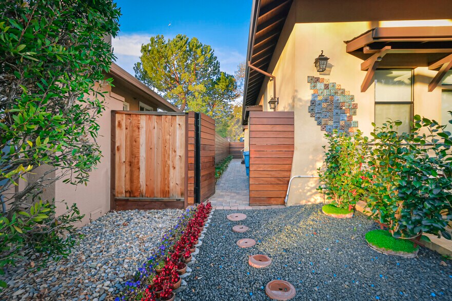 More Photos Of 251 Middlefield Rd, Palo Alto Apartments For Sale