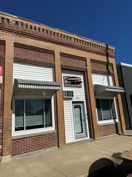Primary Photo Of 312 W Wood St, Urbana Flex For Sale