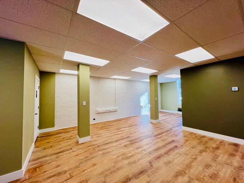 More Photos Of 42 Central St, Newport Apartments For Lease