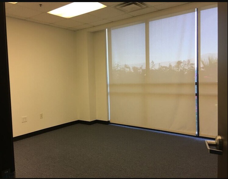More Photos Of 45920 Commerce St, Indio Warehouse For Lease