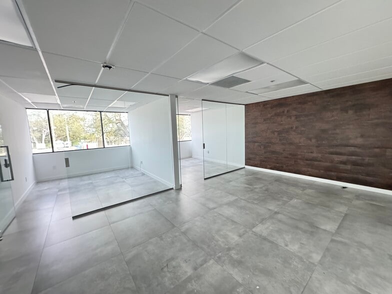 More Photos Of 2870 Stirling Rd, Hollywood Light Distribution For Sale