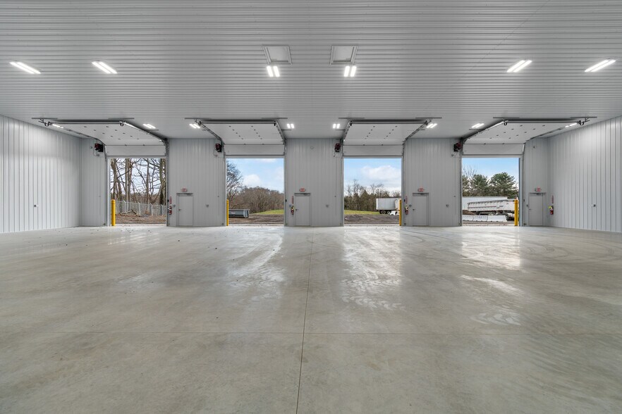 More Photos Of 204 Trump Ave NE, East Canton Flex For Lease