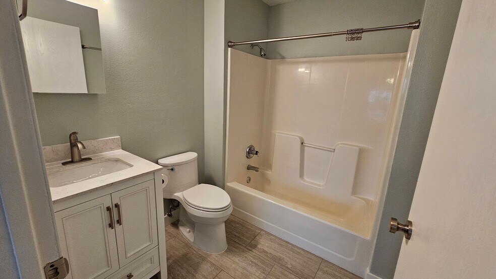 More Photos Of 3315 E 15th St, Des Moines Apartments For Sale